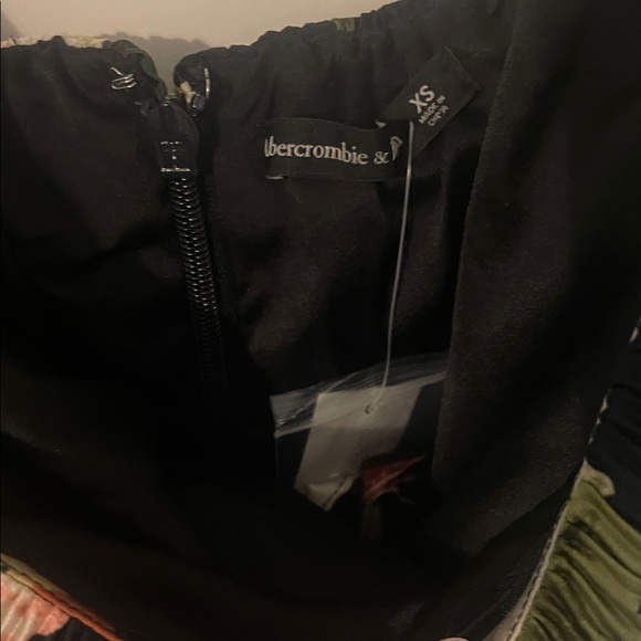 Abercrombie & Fitch The A&F Giselle Pleat Release Midi Dress - Picture 5 of 6